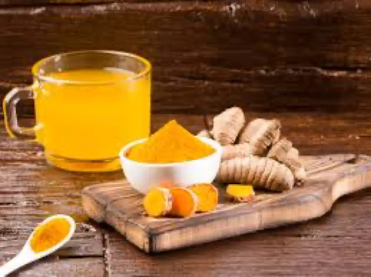 Quali sono i benefici della curcuma come antinfiammatorio? La dose giornaliera consigliata