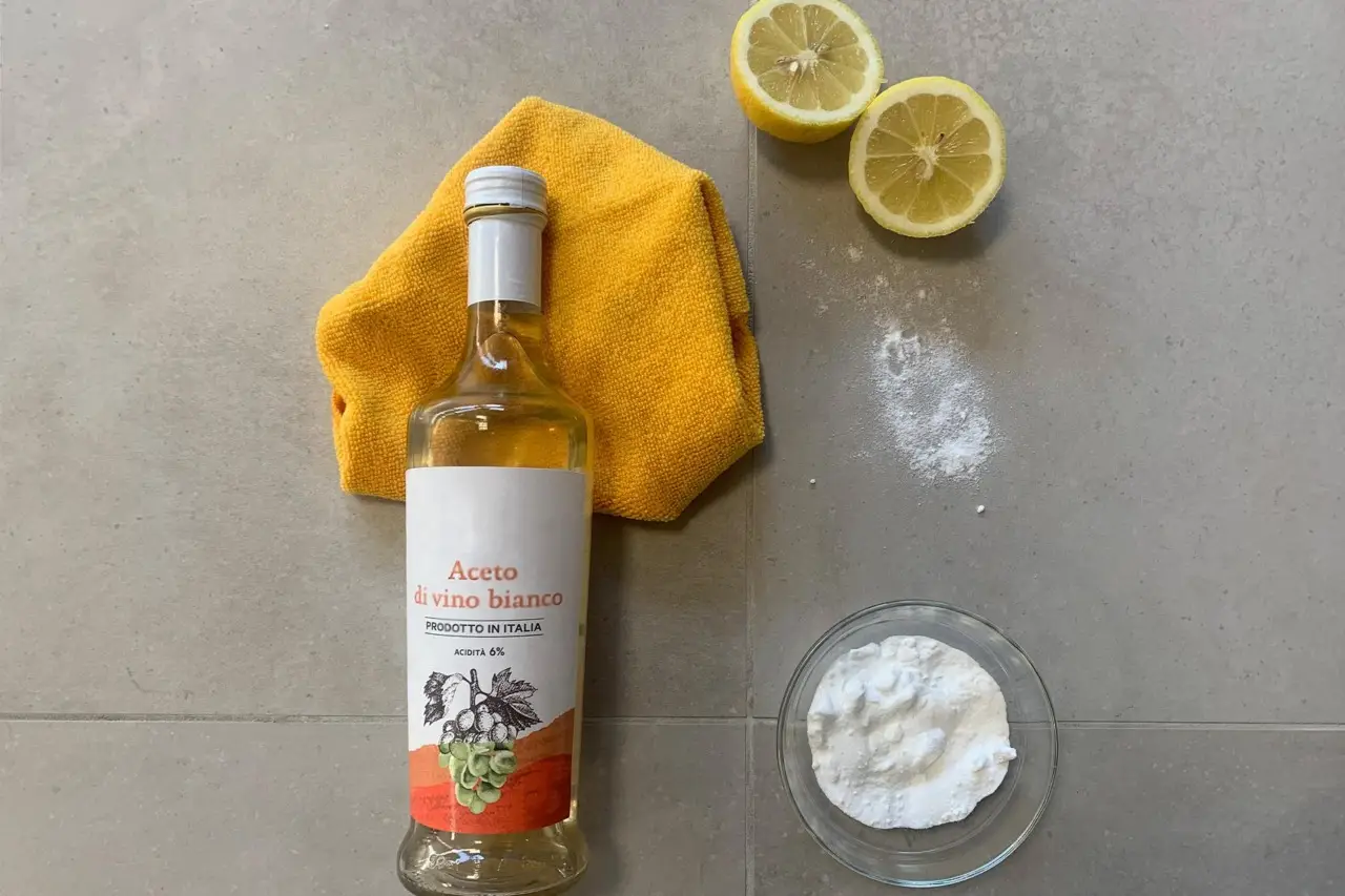 Come togliere le macchie di salsa dai tappeti