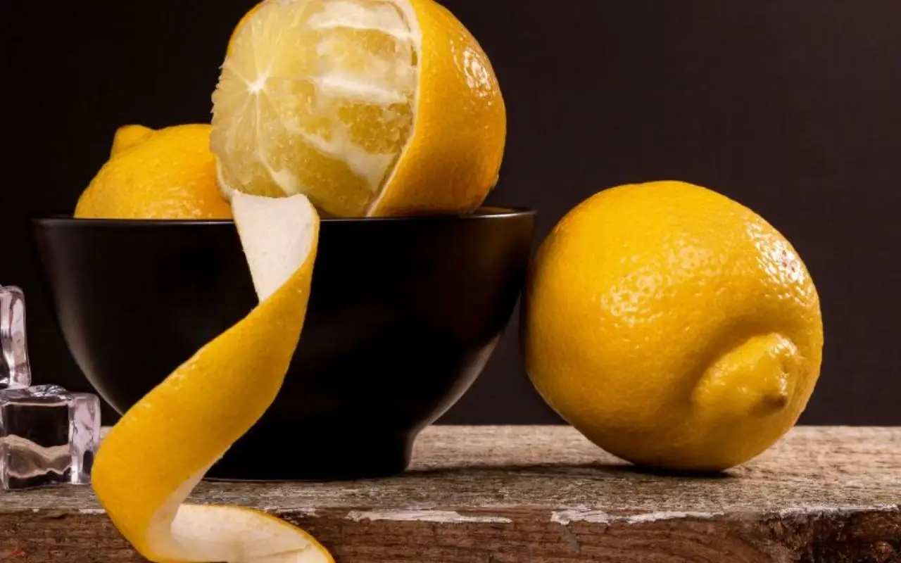 Non buttare la buccia di limone: il suo potere brucia-grassi è più potente del succo stesso