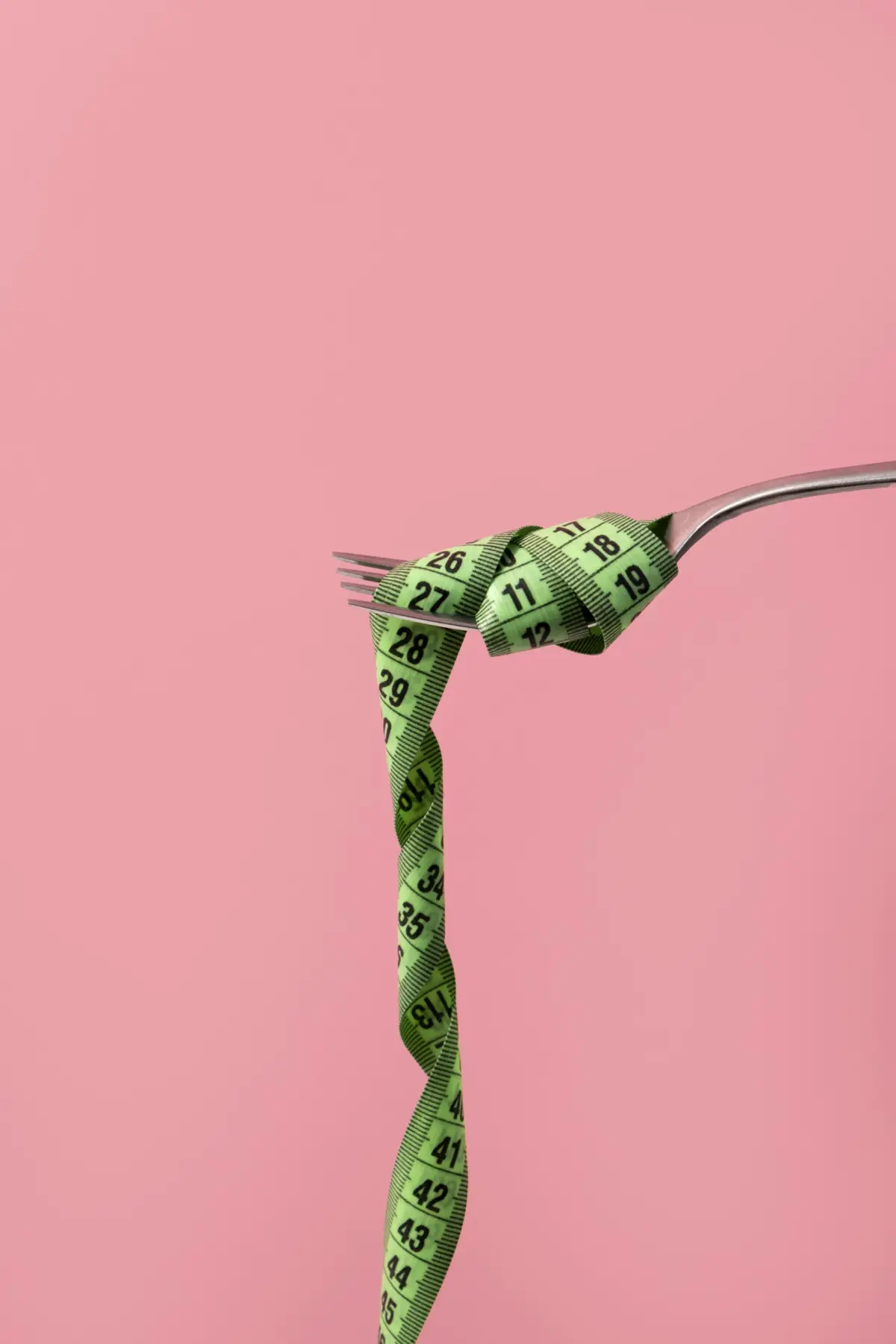 Il segreto per attivare il metabolismo lento dopo i 40 anni: basta un semplice gesto al risveglio